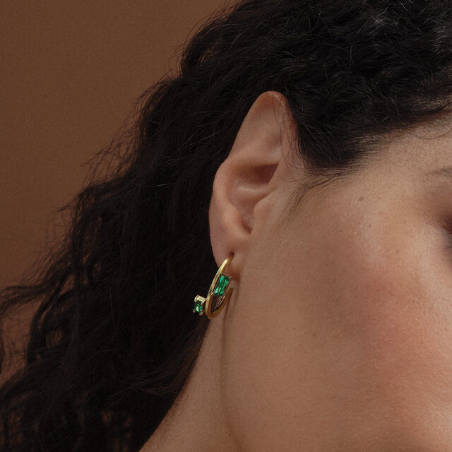 Boucles d’Oreilles Créoles Plaquées Or Baguette Crystal Vert