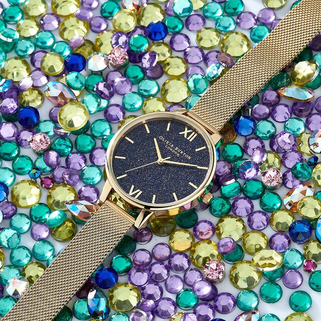 Montre à cadran intermédiaire pailleté bleu marine et bracelet milanais or