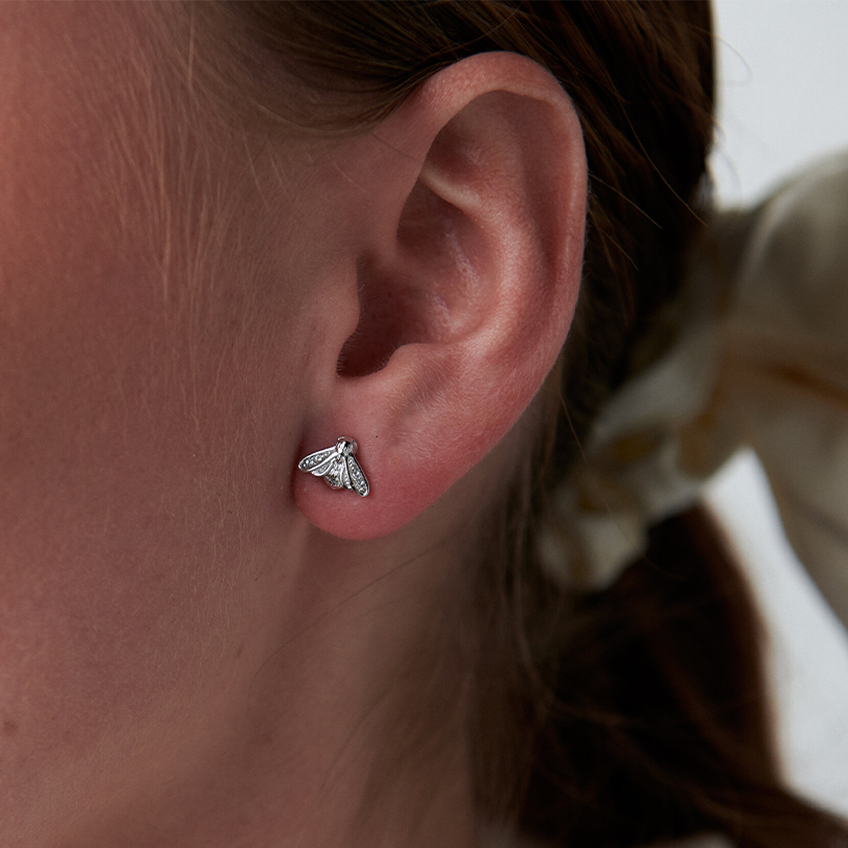 Clous d’oreilles Glitter Bee argent