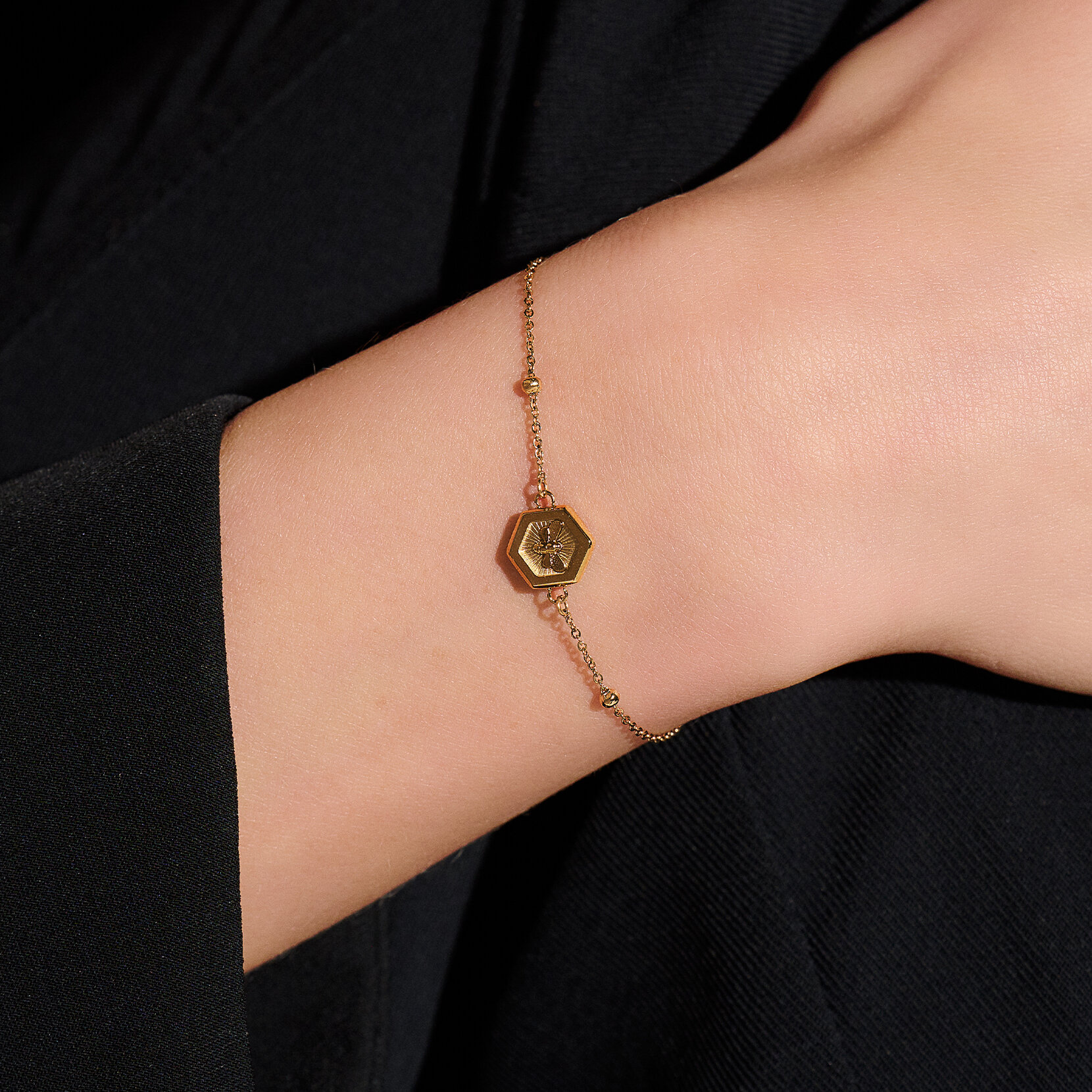 Minima Bee Gold Bracelet