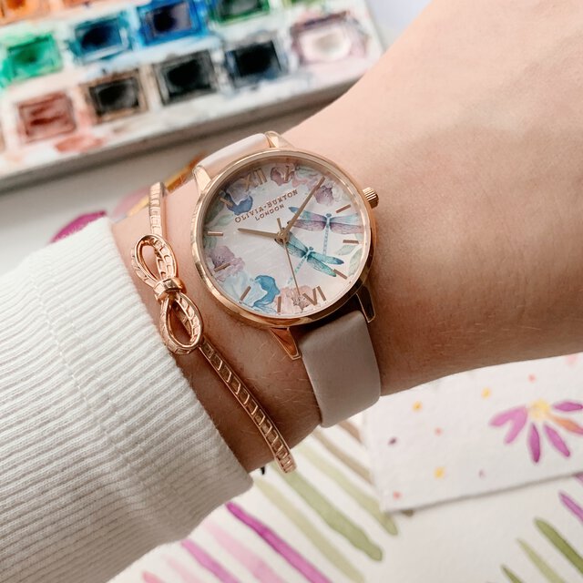 Montre élégante blush et or rose à boîtier mince au motif de libellule