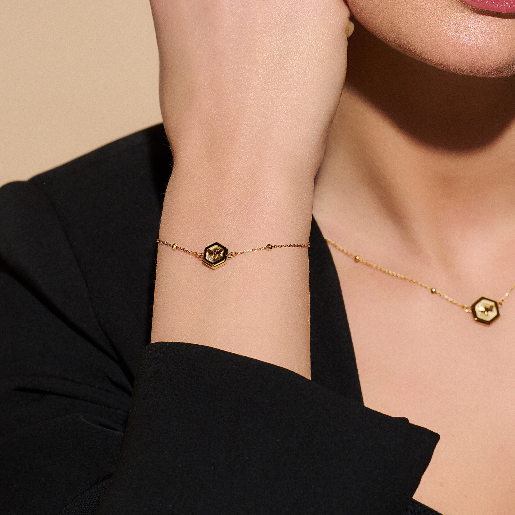 Minima Bee Gold Bracelet