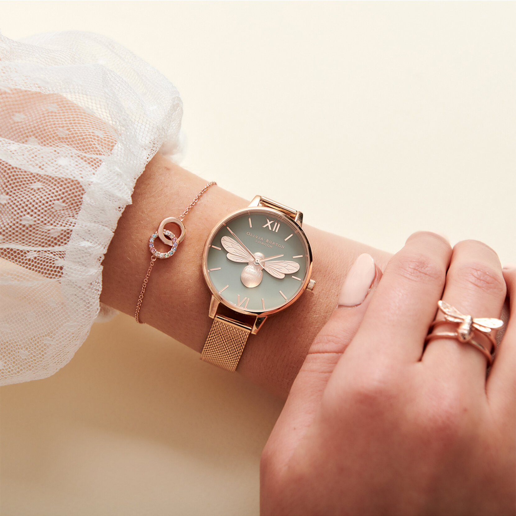 Lucky Bee, cadran gris et bracelet milanais or rose