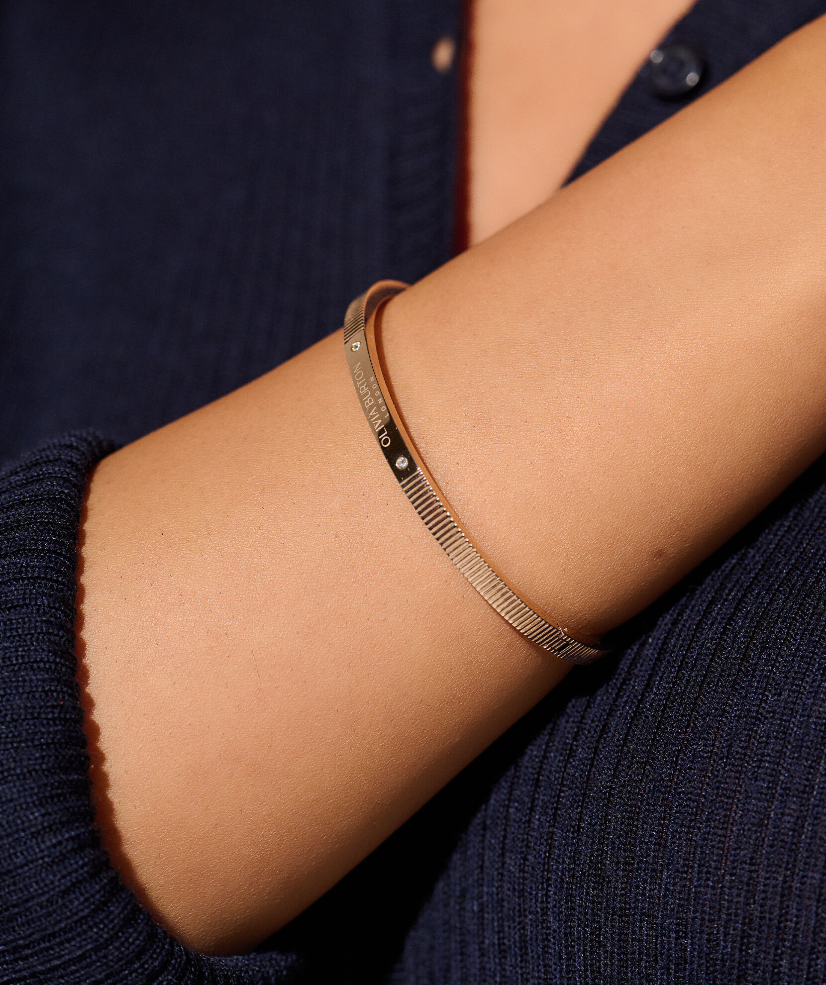 Linear Carnation Gold Bangle