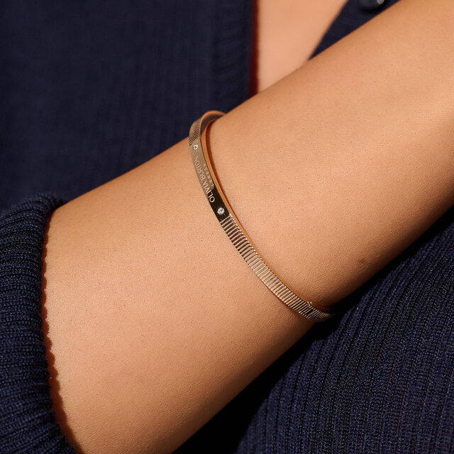 Bracelet or linéaire avec œillet 