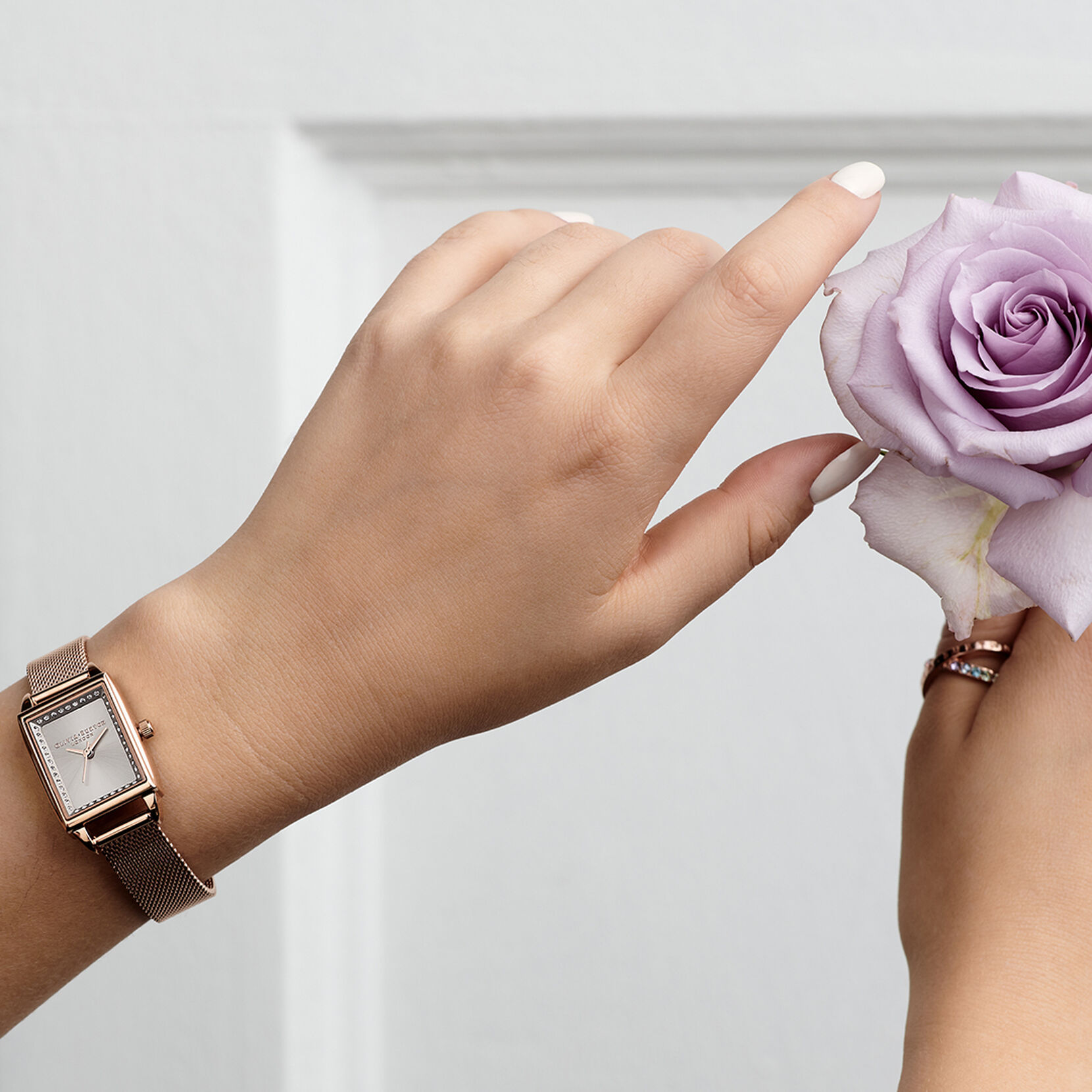 Montre Rectangle Classics Sparkle à bracelet milanais or rose