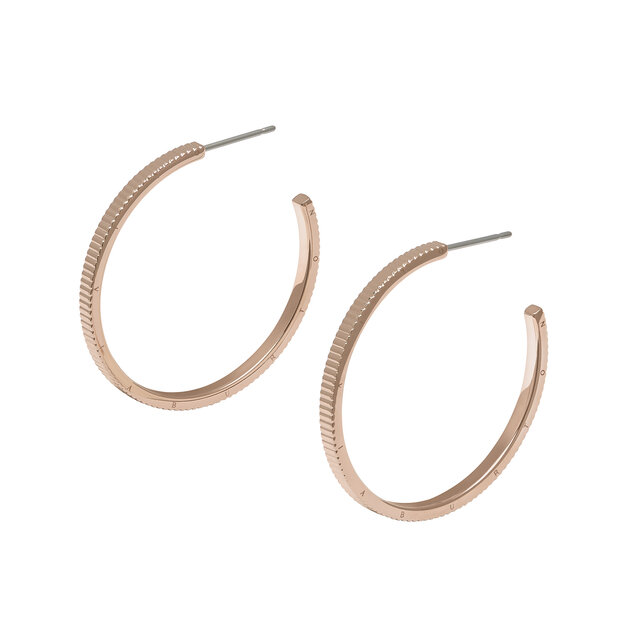 Boucles d'oreille or linéaires avec œillet 
