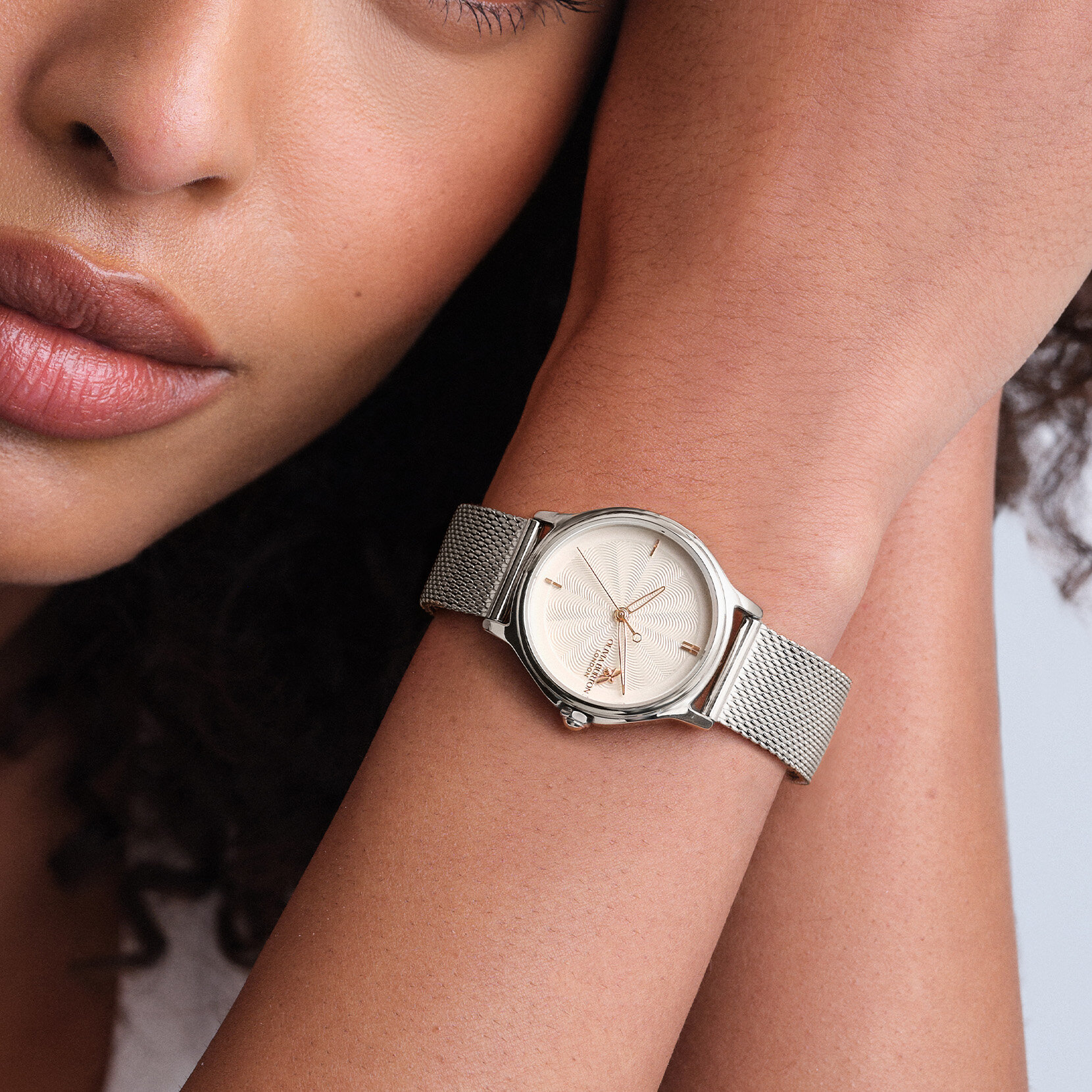 30mm Classic Bee White & Silver Mesh Watch