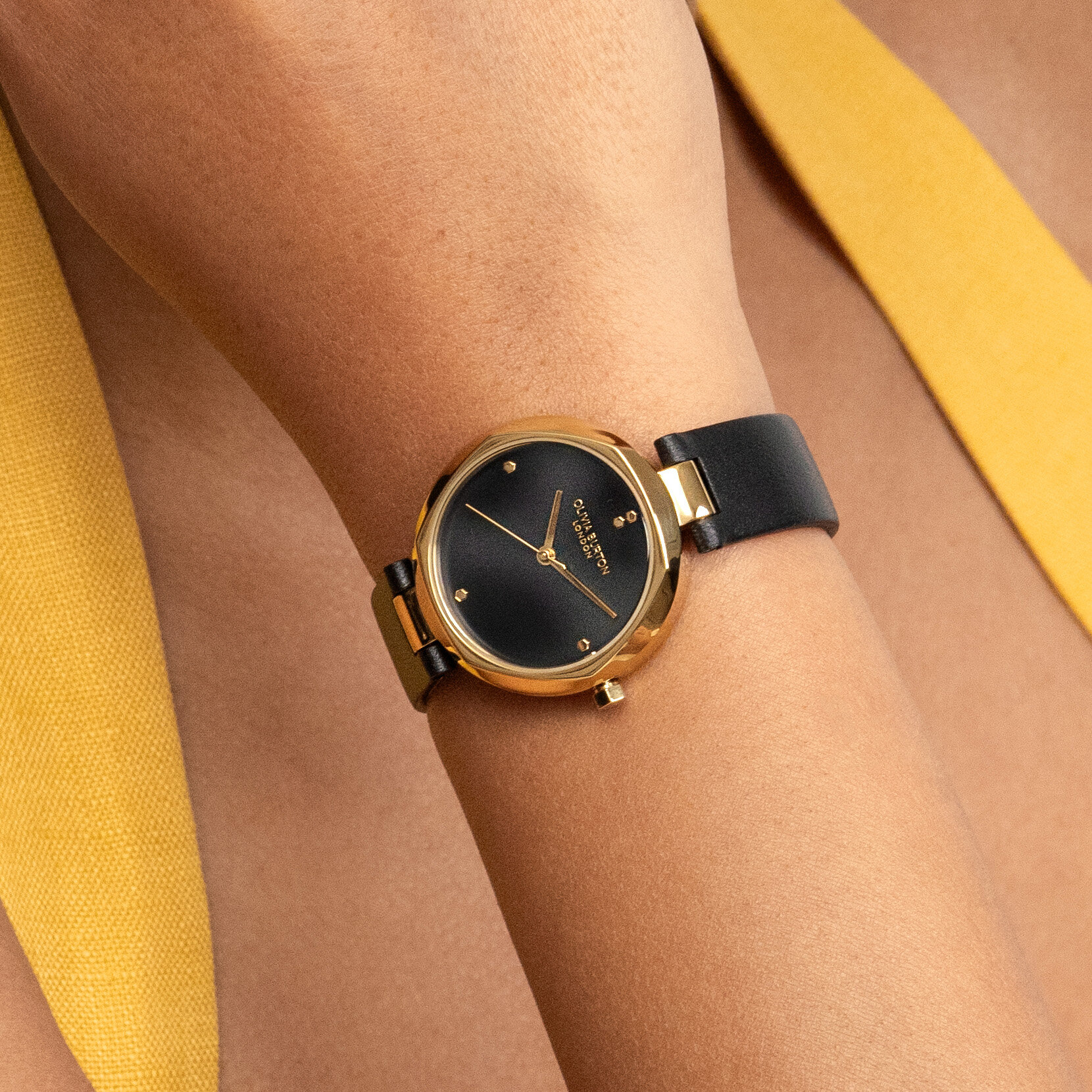 Montre Dimension avec Fermoir en T Doré & Bracelet Cuir Noir 32mm