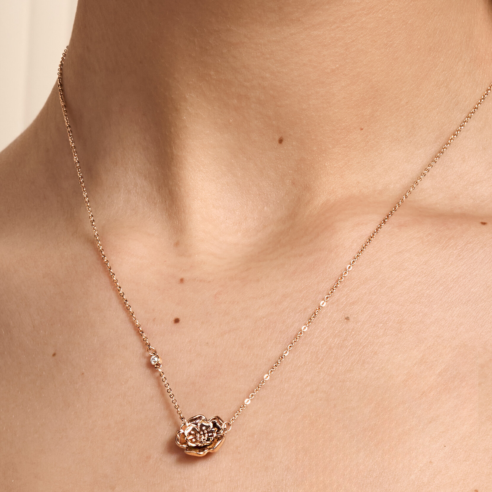 Collier pendentif Tudor Rose Or rose