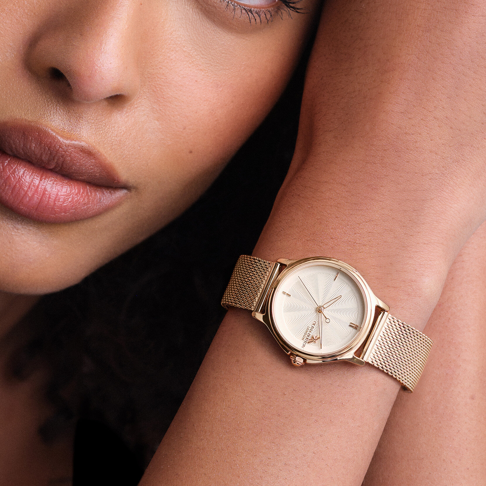 30mm Classic Bee White & Rose Gold Mesh Watch