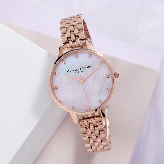 Montre-bracelet en or rose à cadran demi en nacre blush