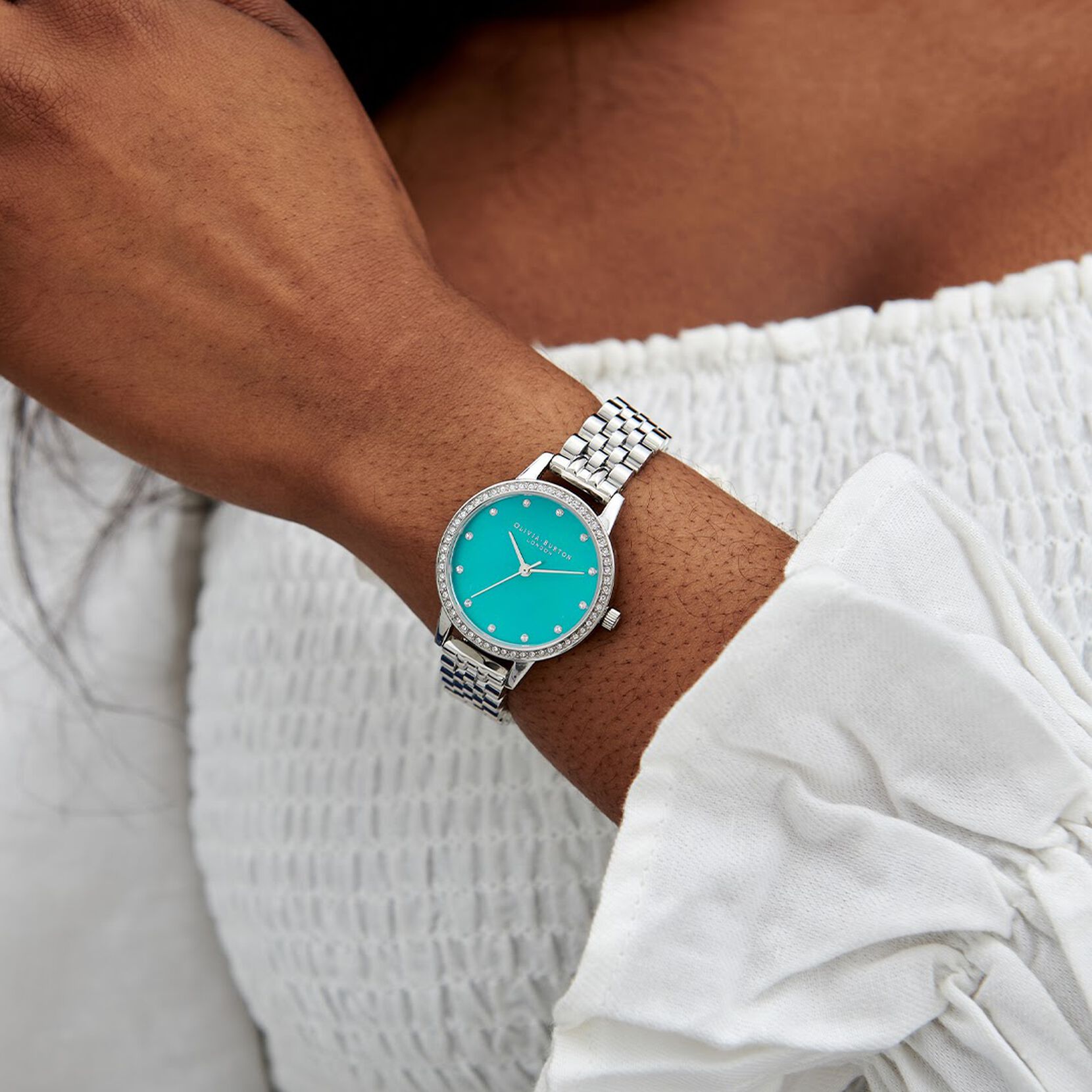 Montre à cadran Midi et lunette scintillante nacre verte et bracelet argent