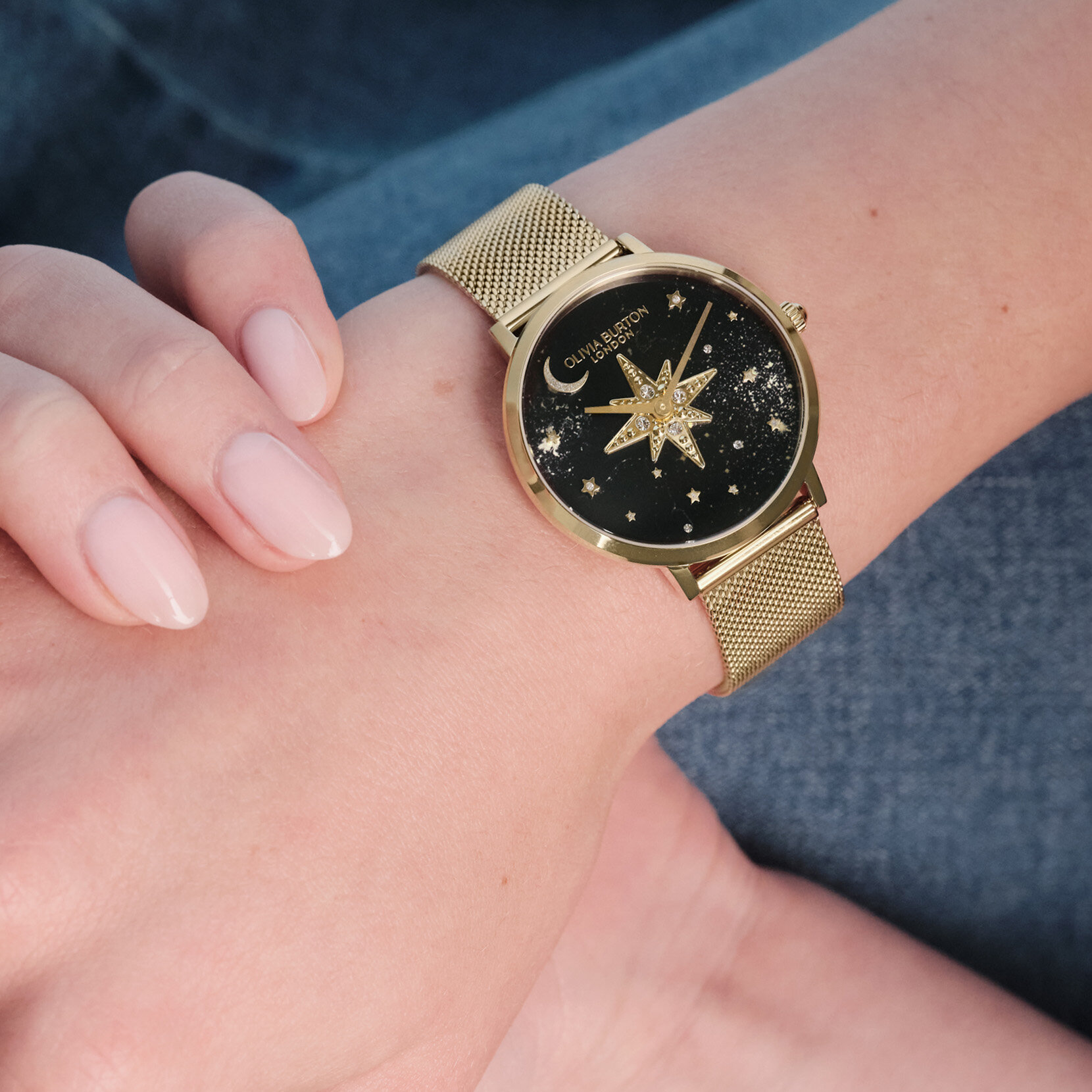 Montre Nova 35 mm avec bracelet en maille noir et or
