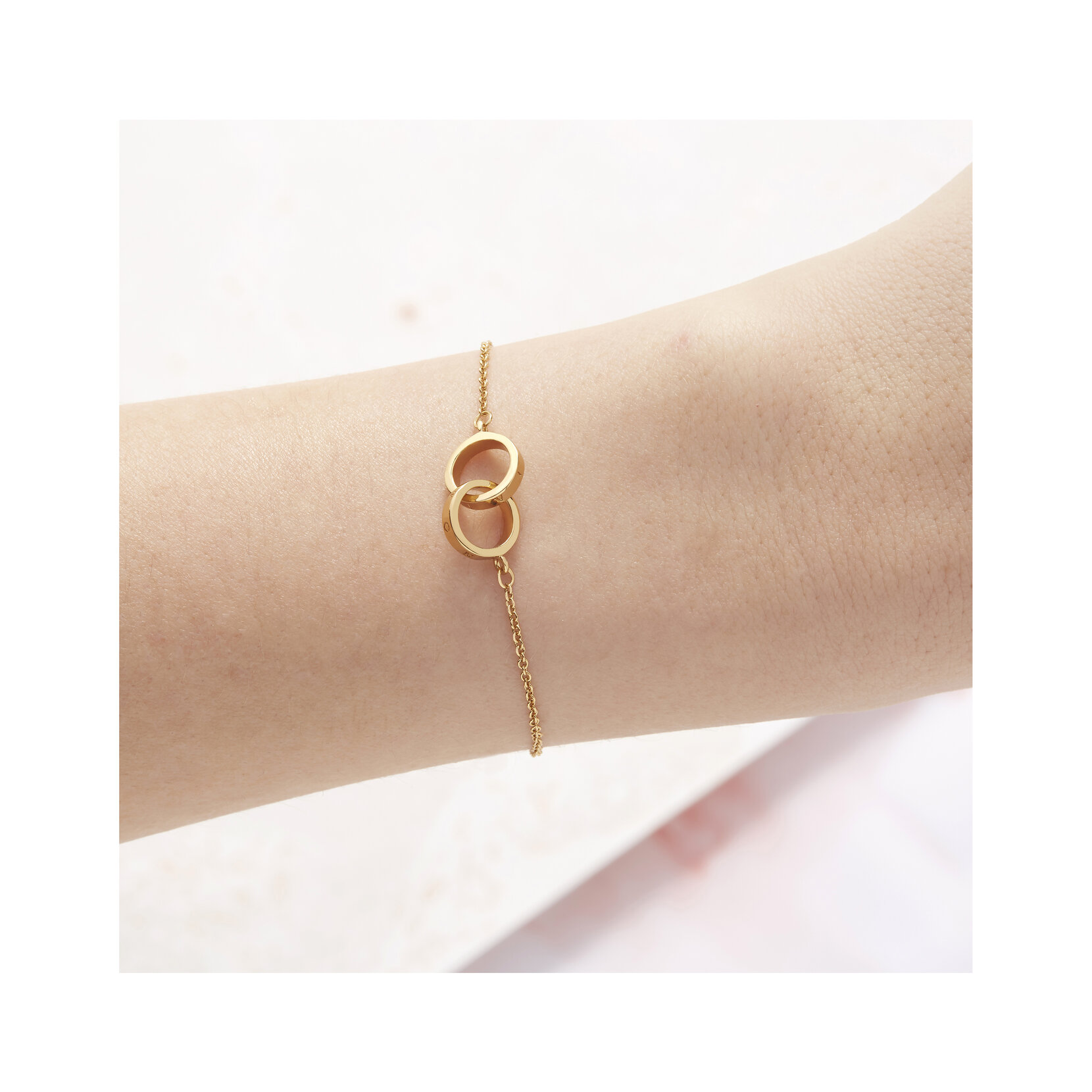 Gold Interlink Bracelet