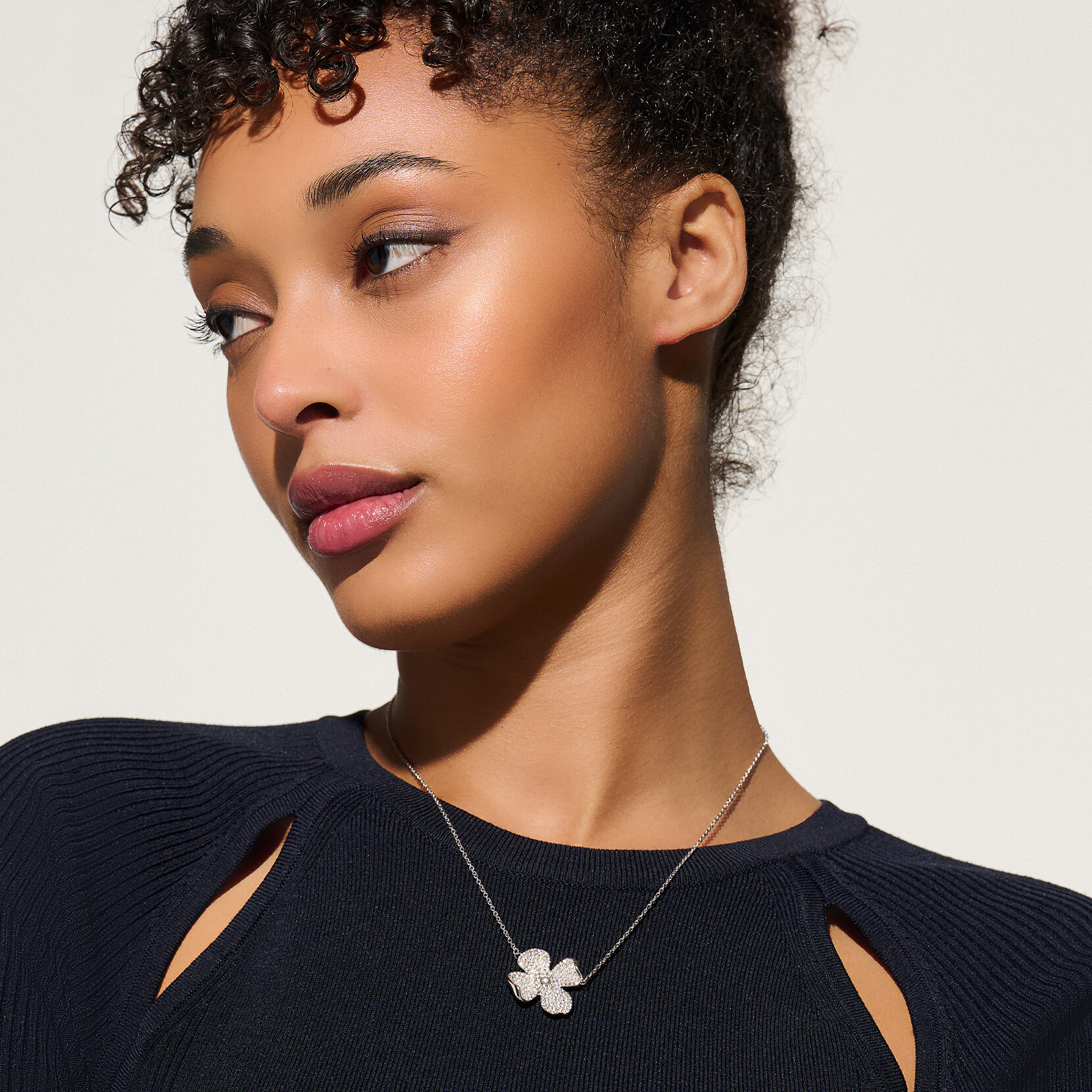 Collier à pendentif Fleur de cornouiller Argent pavé