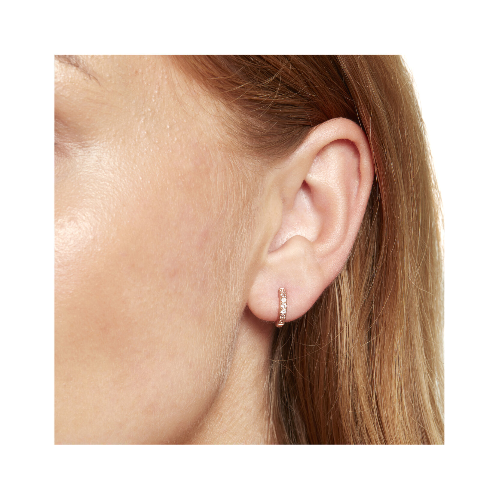 Boucles d’oreilles dormeuses Huggie Hoop à topaze blanche