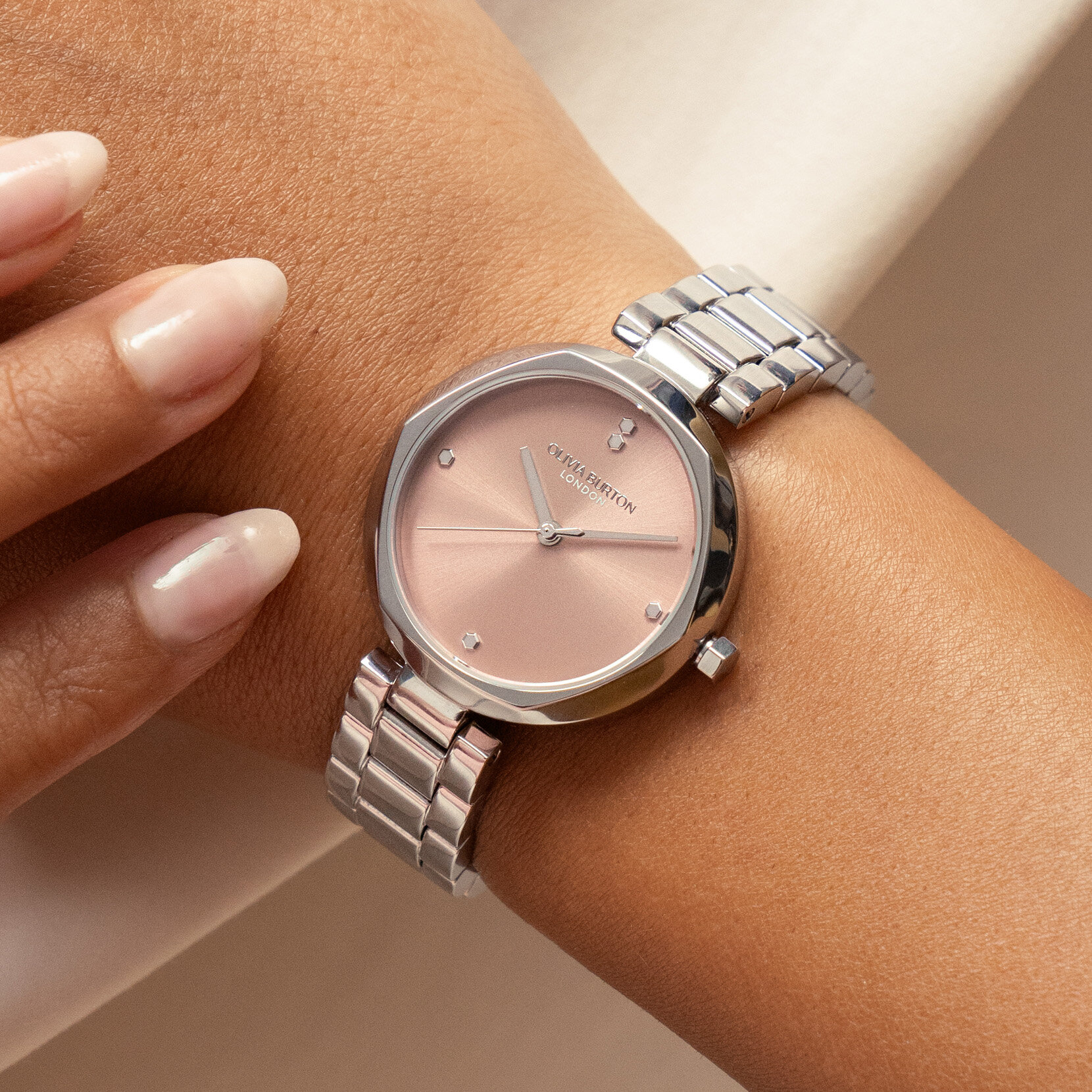 Montre Avec Fermoir en T Rose Poudrée & Argent 32mm