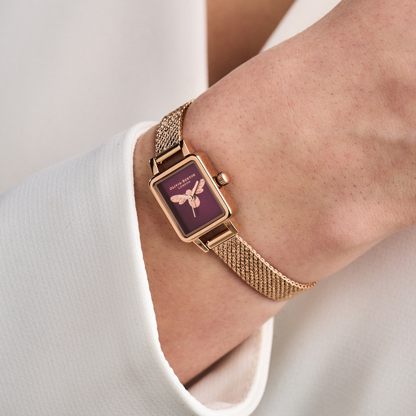 Montre Lucky Bee à mini cadran rectangulaire baie et bracelet milanais or rose