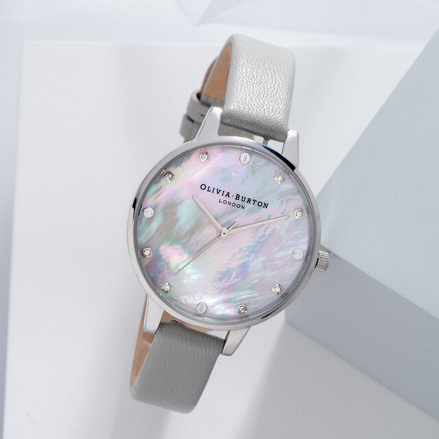 Montre grise et argent à cadran demi en nacre grise
