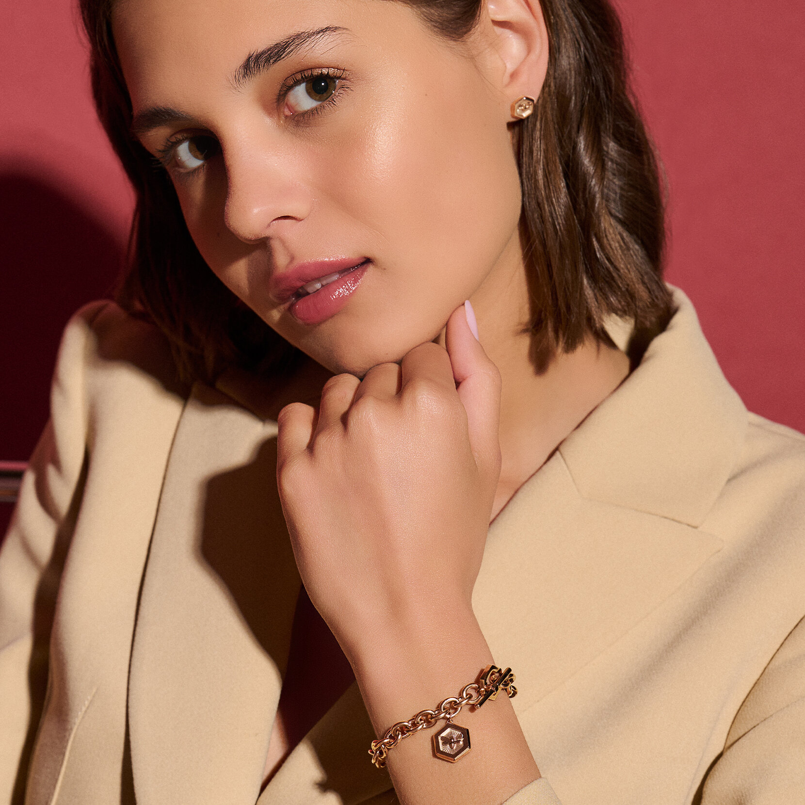 Minima Bee Carnation Gold Toggle Bracelet