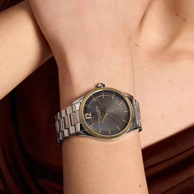 38mm Radiate Onyx & Two Tone Bracelet Watch