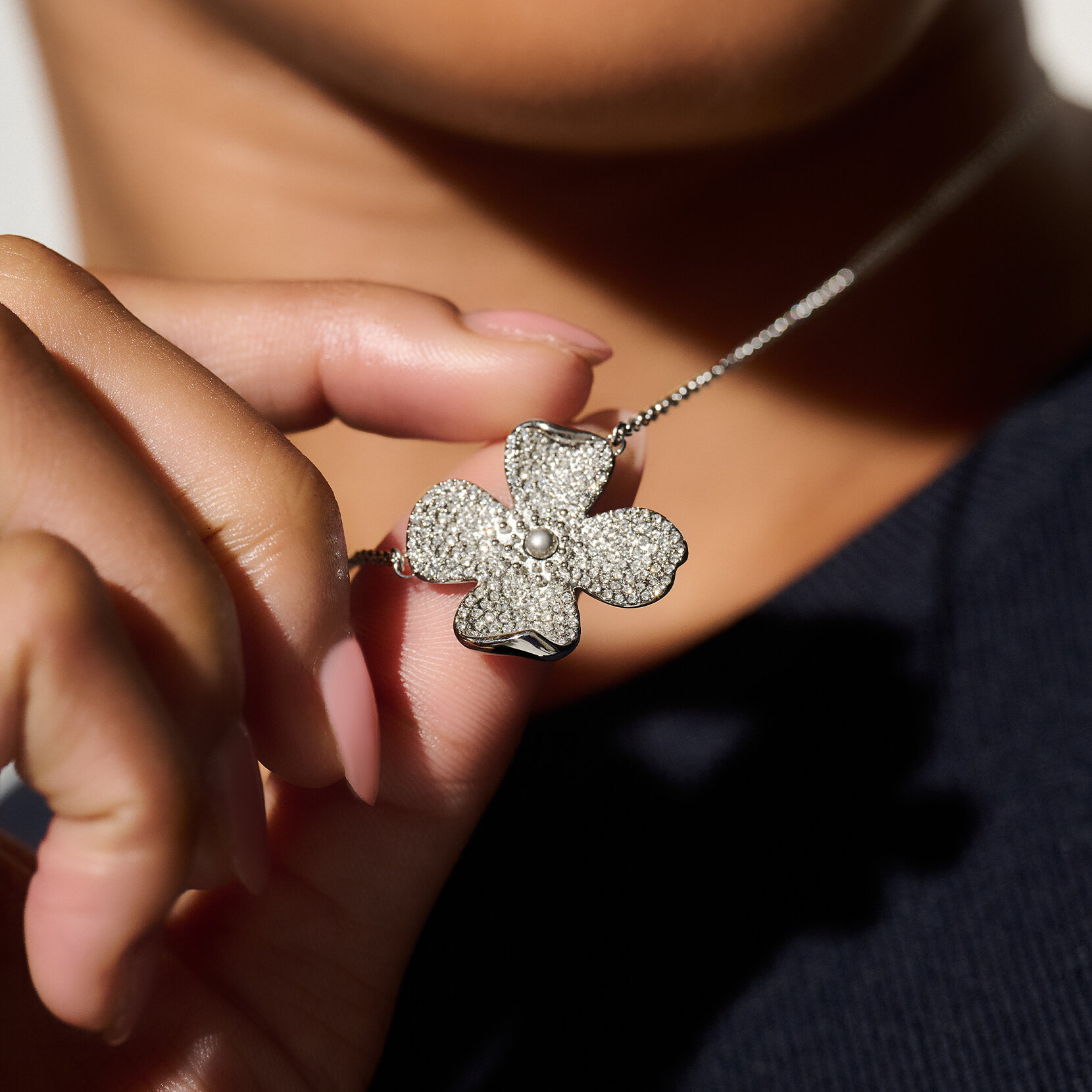 Collier à pendentif Fleur de cornouiller Argent pavé