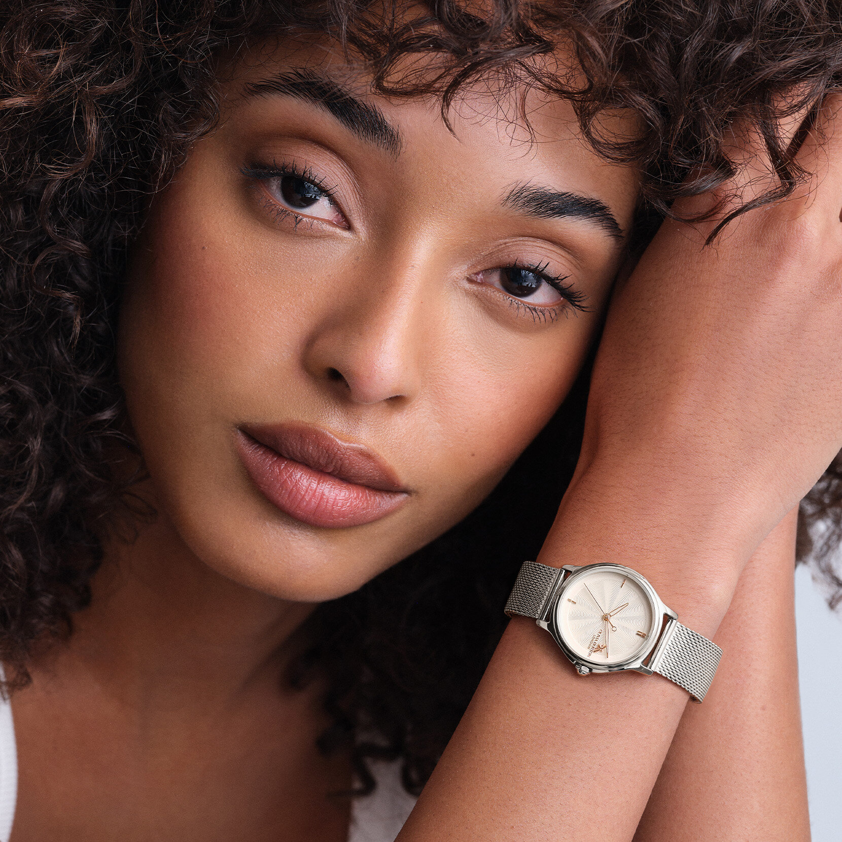 30mm Classic Bee White & Silver Mesh Watch