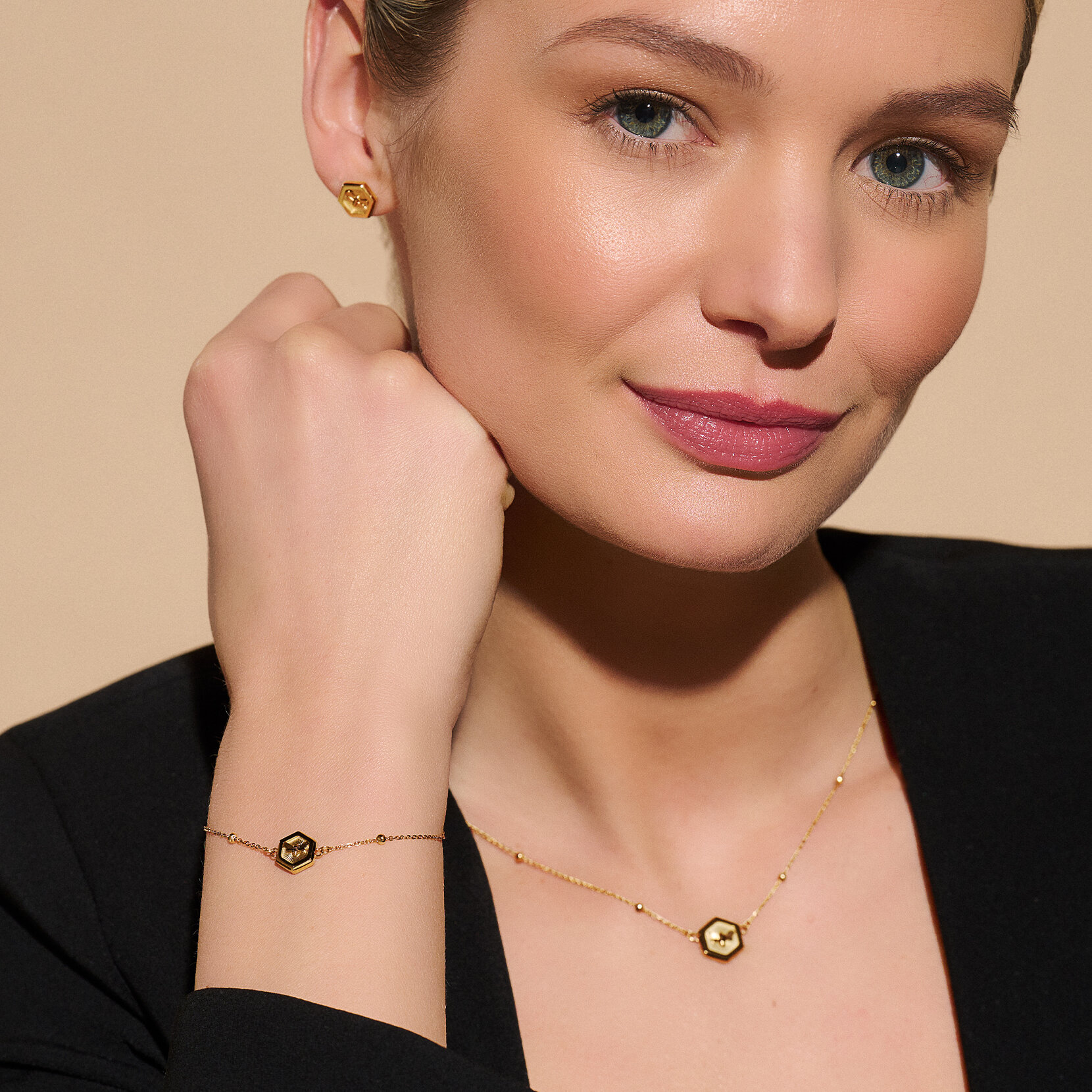Minima Bee Gold Pendant Necklace