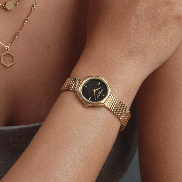 28mm Charing Black & Gold Mesh Watch