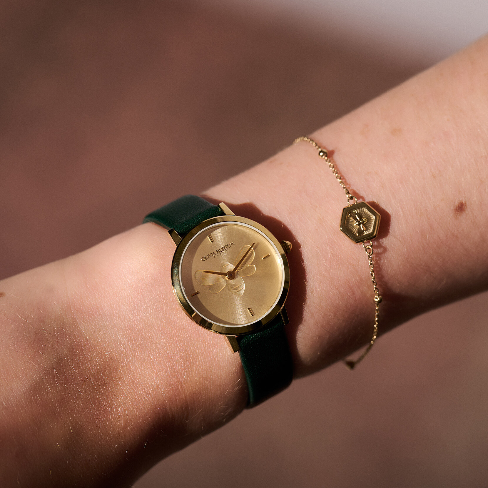 28mm Bee Ultra Slim Gold & Green Leather Strap Watch & Minima Bee Bracelet Gift Set