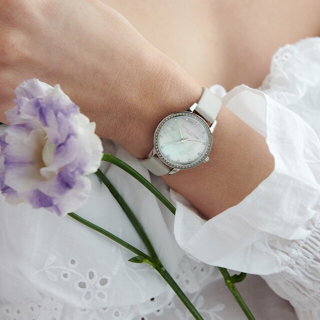 Montre Midi à lunette scintillante nacre, argent et rose poudré