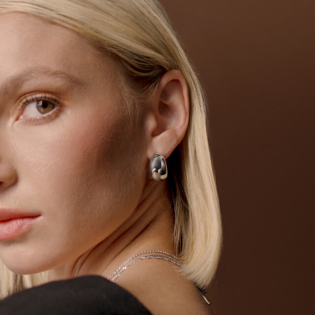 Chunky Graduated Silver Tone Hoop Earrings